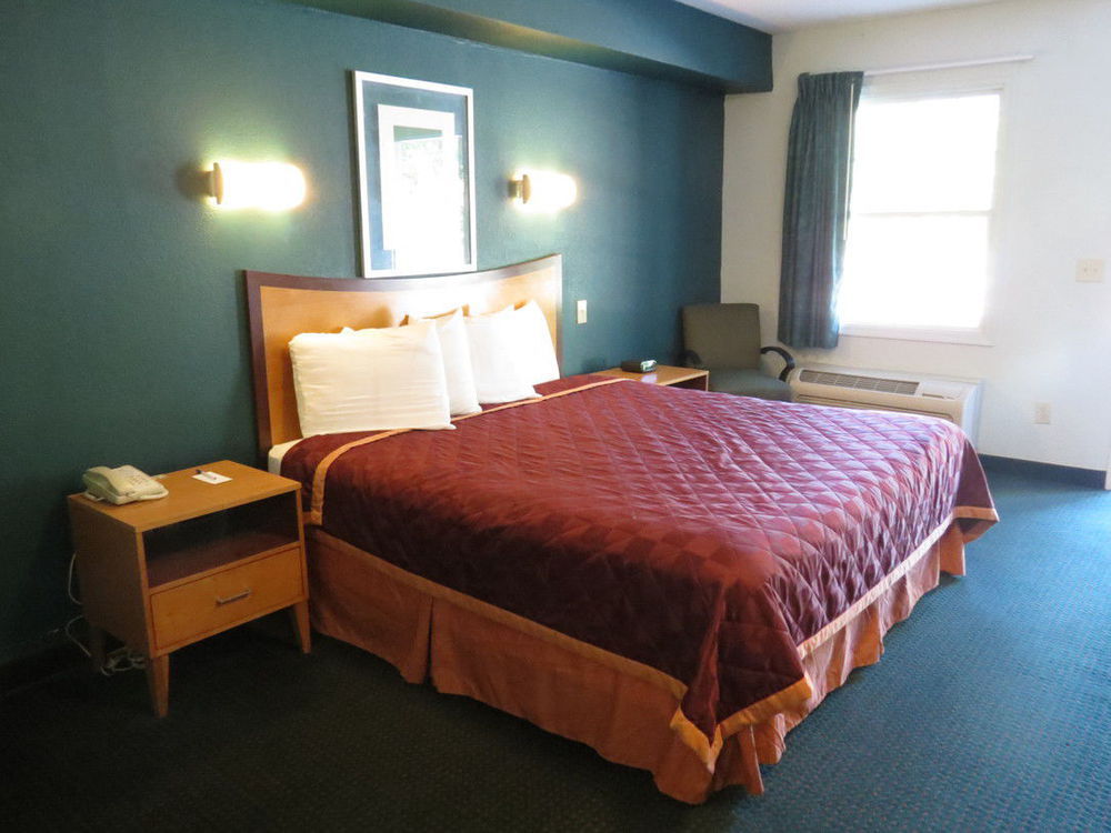 Executive Inn & Suites Upper Marlboro Room photo